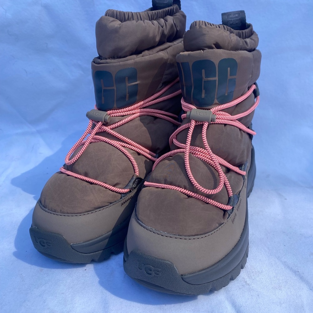 Waterproof puffer snow boot
